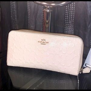 White/Cream Coach Logo Wallet